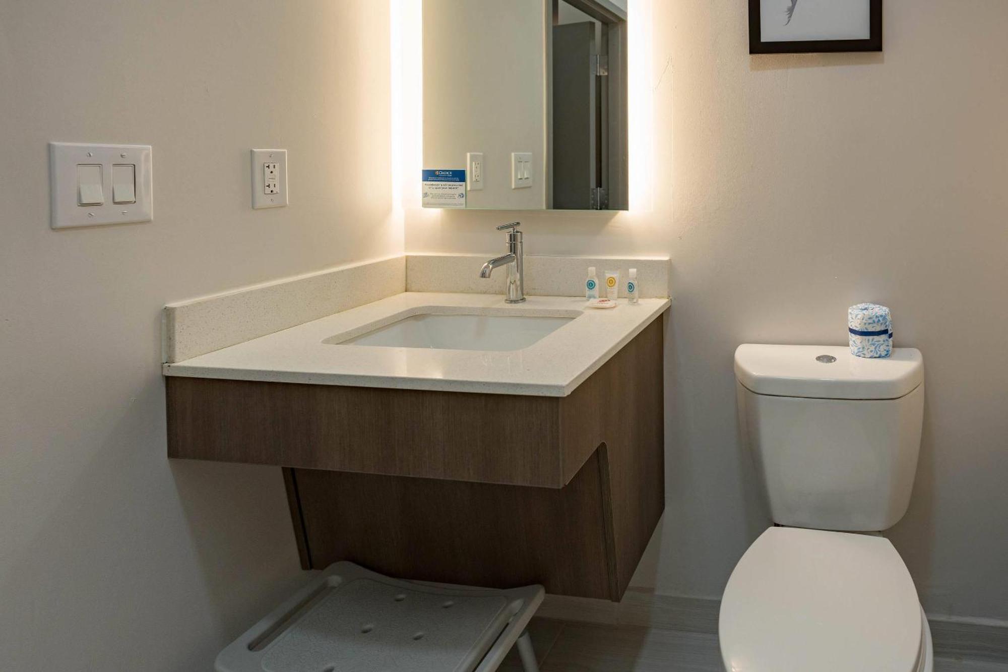 Comfort & River Hotel 2*